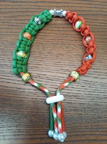 Halsband met kerstkralen. Kerst hondenband van Paracoord. Sierband met kerstkralen voor hond 25-35 cm. Wordt met kerst geschenk verpakking geleverd.