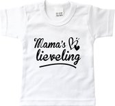 Kinder - t-shirt - Mama's lieveling - maat: 98 - kleur: wit - 1 stuks - mama - moeder - kinderkleding - shirt - baby kleding - kinderkleding jongens - kinderkleding meisjes