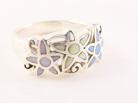 Opengewerkte zilveren ring met veelkleurige schelp bloemen - maat 18