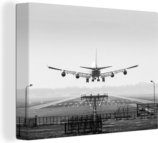Canvas Schilderij Landend vliegtuig op Schiphol - zwart wit - 160x120 cm - Wanddecoratie XXL