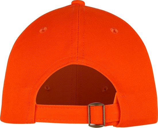 Arrière d'une casquette de baseball orange avec une sangle réglable.