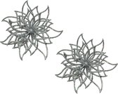 2x stuks decoratie bloemen kerststerren zilver glitter op clip 14 cm - Decoratiebloemen/kerstboomversiering