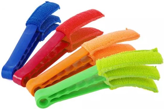 Vier lamellenreinigers in blauw, rood, oranje en groen.