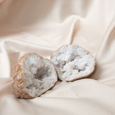 Géode de cristal de roche - Quartz - Sélénite - Géode de quartz - Géode de cristal de roche - Pierres précieuses - Pierre spirituelle - Sélénite - Cadeau - 10-12cm