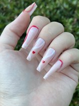 Rood/witte lijntjes nepnagels - kunstnagels - kunst nagels - plak nagels - plaknagels - witte nagels - rode nagels - hartjes