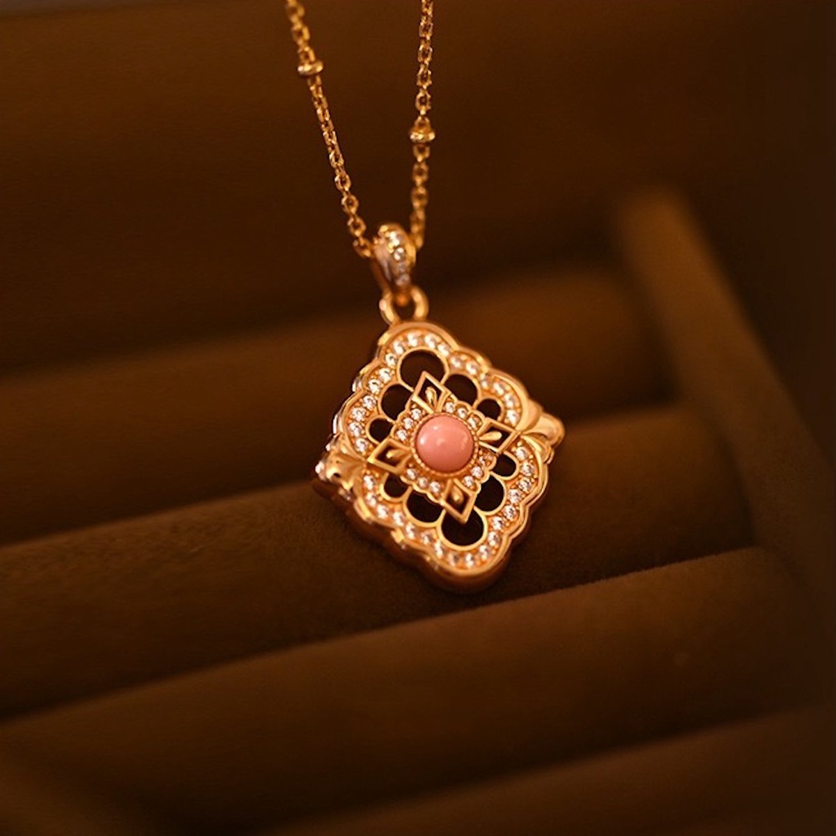 Rose Manor - Vintage geïnspireerde natuurlijke Pink Queen Conch shell hanger ketting - goud vermeil - AAAA kwaliteit