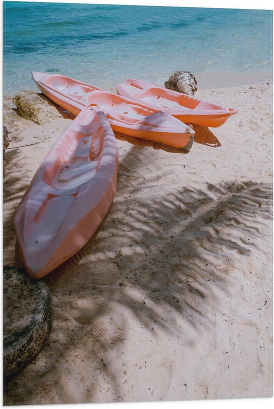 WallClassics - Vlag - Oranje Kano's op Wit Strand - 60x90 cm Foto op Polyester Vlag