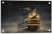 WallClassics - Tuinposter – Groot Schip op Zee in Storm - 60x40 cm Foto op Tuinposter  (wanddecoratie voor buiten en binnen)