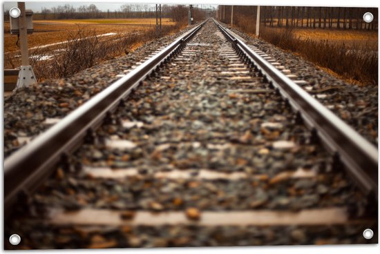 WallClassics - Tuinposter – Close up van het Spoor - 75x50 cm Foto op Tuinposter  (wanddecoratie voor buiten en binnen)