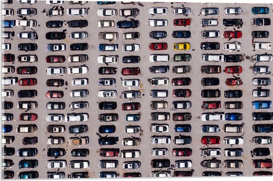 WallClassics - Acrylglas - Bovenaanzicht van Auto's op Parkeerplaats - 60x40 cm Foto op Acrylglas (Met Ophangsysteem)
