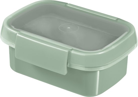 Une boîte à collation vert pâle Curver avec un couvercle transparent et des clips argentés.