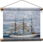 WallClassics - Textielposter - Grote Vissersboot met Schapenwolken - 40x30 cm Foto op Textiel