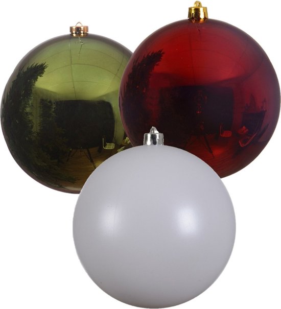 Ensemble de trois grandes boules de Noël : une rouge brillante, une verte brillante et une blanche mate.