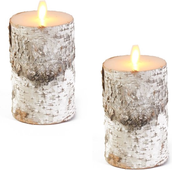 2x Witte berkenhout kleur LED kaarsen / stompkaarsen 12,5 cm - Luxe kaarsen op batterijen met bewegende vlam