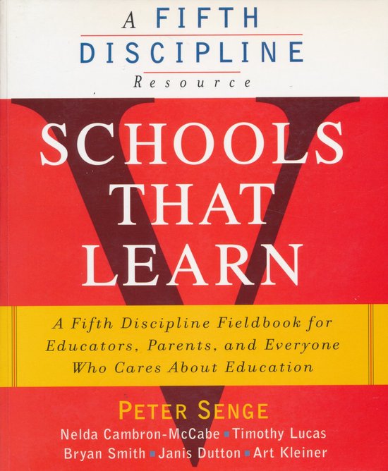 Boekomslag van 'Schools That Learn', een boek over onderwijs. De titel staat centraal in grote witte letters op een rode achtergrond. Daaronder een gele strook met ondertitel en auteursnamen.