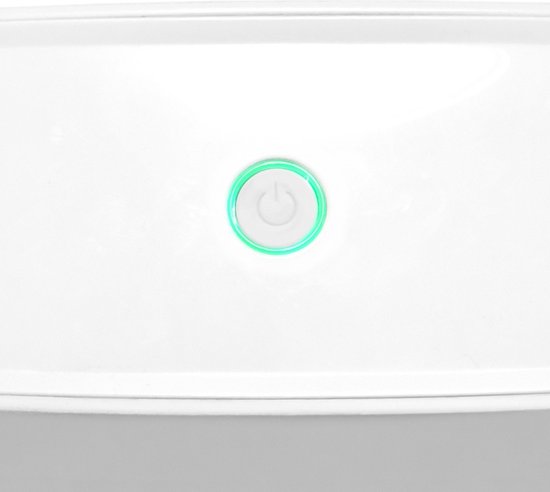 Close-up van de aan/uit-knop met groene verlichting op een witte Trotec luchtontvochtiger.
