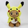 foto van Eevee knuffel met pikachu cape 30cm - Pikachu knuffel - Pokémon knuffel - Voor Pokémon fans