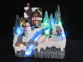Kersthuisjes & Kerstdorpen - Kersttafereel - Huisje met draaiende Schaatsers - Fiber Optic riviertje - Draaischijf en Ledverlichting - B/O