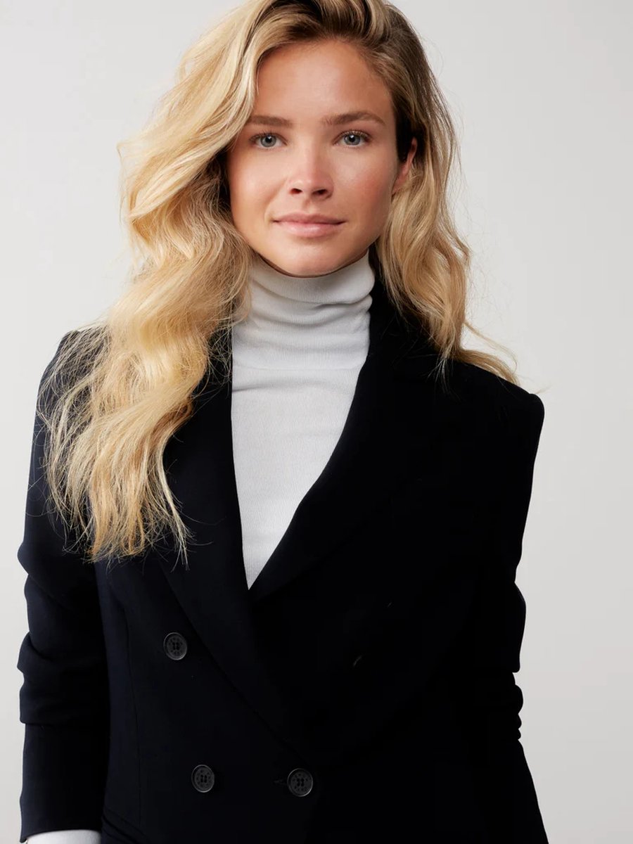 Laya Blazer – Gestructureerde Pasvorm en Luxe Details