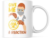 Mok met tekst: Give Me a Reaction | Science Mok | Grappige Cadeaus | Grappige mok | Koffiemok | Koffiebeker | Theemok | Theebeker