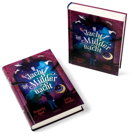 Twee boeken met de titel 'Jacht om Middernacht' op een witte achtergrond. Beide boeken hebben een vergelijkbare paarse omslag.