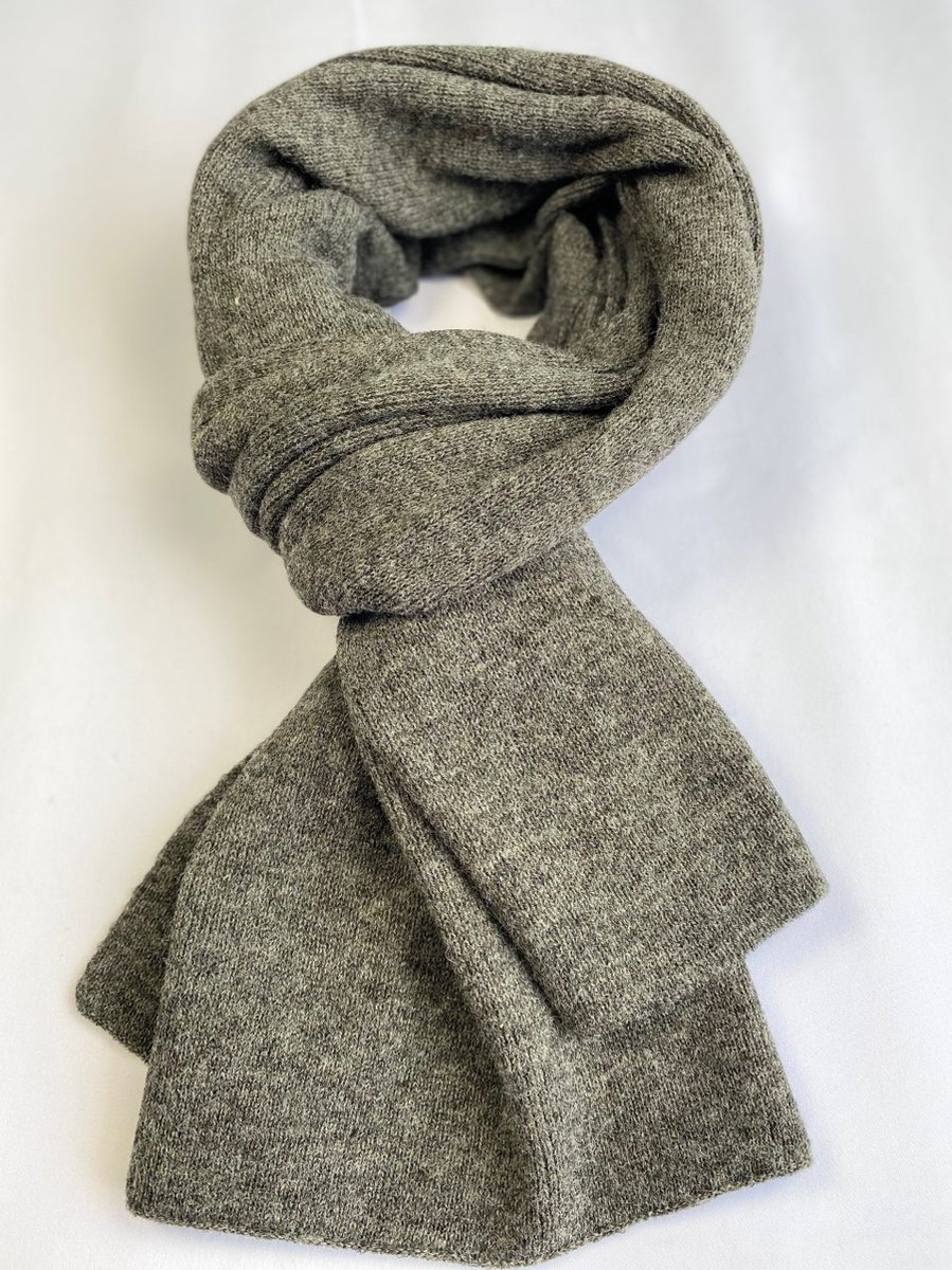 Wintersjaal / effen sjaal van mooi, warm en elastisch materiaal
