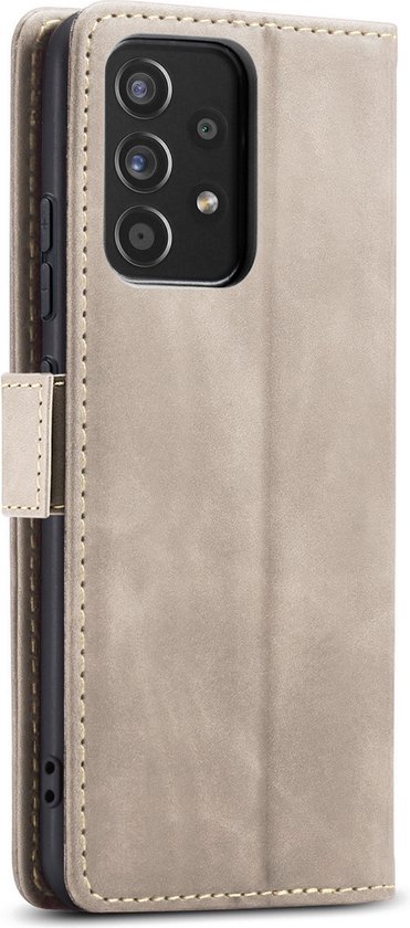 Beige PU leren telefoonhoesje, opengeklapt om de camera van de Samsung Galaxy A52s / A52 te tonen.