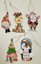 Kerst hangers/koelkastmagneten - Set van 5 stuks - Kerstmannen/rendier/Kerstboom/Pinguin- Polyresin - hoogte 13 x 8 x 1 cm - Kerstdecoratie - Woondecoratie - Woonaccessoires