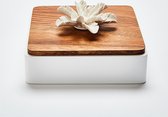 Anoq, LUXOR-XL | Decoratieve houten kist versierd met een porseleinen palmbloem