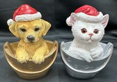 Kerstbeeldjes - Set van 2 stuks - Kerst hondje en katje in tas - Zilver & rood - polyresin - Kerstdecoratie - hoogte 11x8x5cm