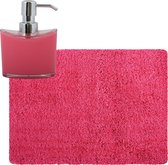 MSV badkamer droogloop tapijt - Langharig - 50 x 70 cm - incl zeeppompje 260 ml - fuchsia roze