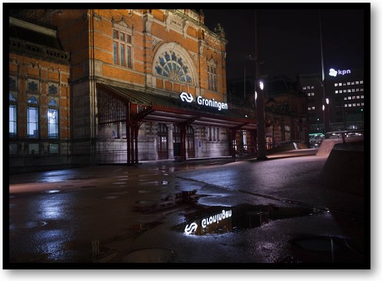 Midnacht op het spoor - Station Groningen - Fotoposter 70x50 met Lijst