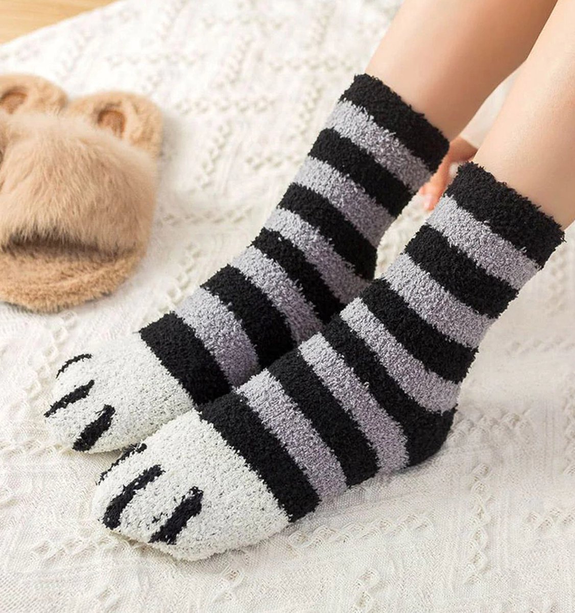 Fluffy dames sokken - huissokken - leuke print kat - katten pootjes - grijs - zwart - wit - 36-40 - zacht - cadeau - voor haar