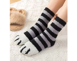 Fluffy dames sokken - huissokken - leuke print kat - katten pootjes - grijs - zwart - wit - 36-40 - zacht - cadeau - voor haar
