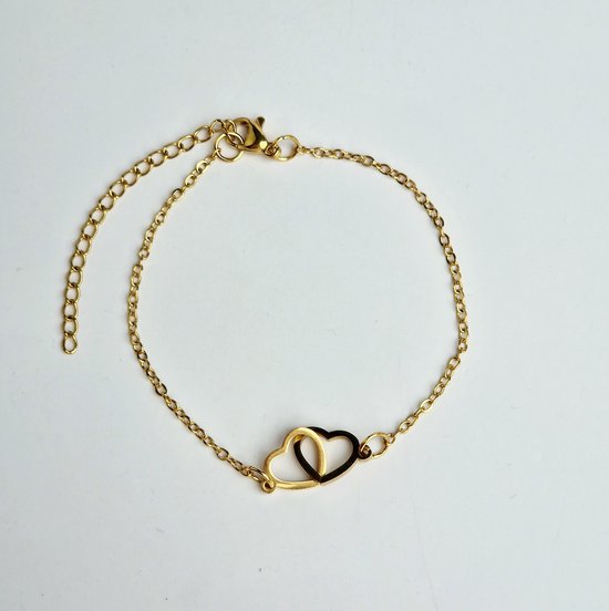 Armband met 2 verbonden hartjes - Connected Hearts - Premium Stainless Steel - 18k verguld - The Jewellery Salon - gouden dames armband - Cadeautje voor haar -