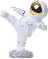 BRUBAKER Decoratieve figuur astronaut in karate pose - High Kick - 19 cm Spaceman ruimtefiguur met verchroomde helm - handbeschilderd modern ruimtevaartbeeld - goud en wit