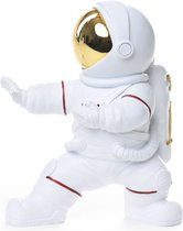 BRUBAKER Decoratieve figuur astronaut vecht in karate pose - 17 cm ruimtefiguur met verchroomde helm - handbeschilderd modern ruimtevaartbeeld - goud en wit