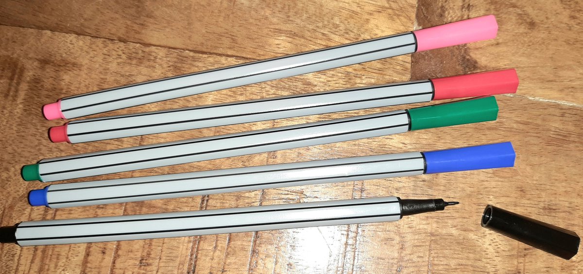 5 fineliners 0,4mm - etui met 5x fineliner - rood, zwart, blauw, groen, roze