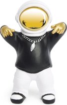 BRUBAKER Decoratieve figuur astronaut met zwarte hoodie in coole pose - 21 cm ruimtefiguur met verchroomde helm en zilveren ketting - handbeschilderd beeld - goud, zwart en wit