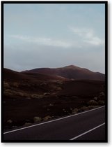Rustende Reuzen - Lanzarote's Natuurlijke Monumenten - Eenvoud van de Elementen - Fotoposter 30x40 met Lijst