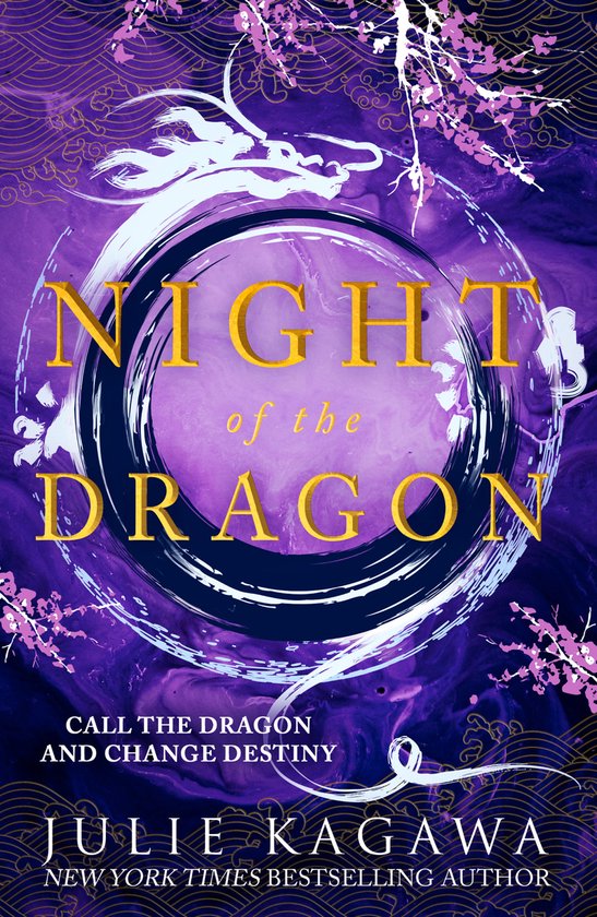 Boekcover met paarse, wervelende achtergrond met een witte draak en roze bloesemtakken. Goudkleurige tekst: 'NIGHT of the DRAGON'.