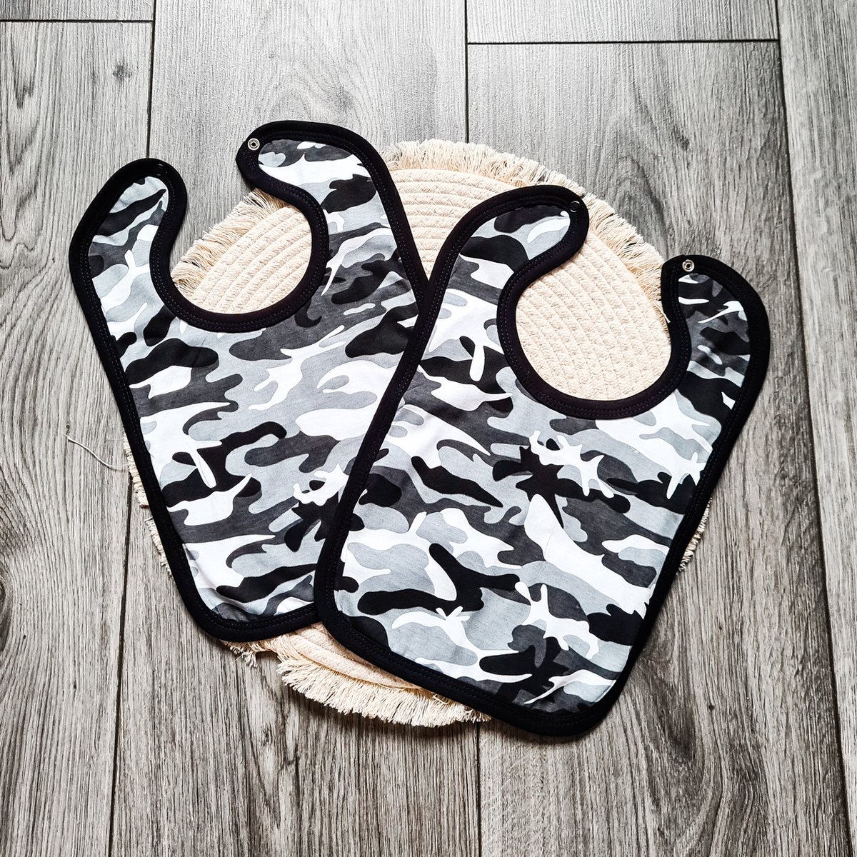 Goedkoopste Slabbers - Camouflage zwart - Set van 2 - Oefenhapjes - Newborn - Kraamcadeau