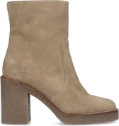 Manfield - Dames - Beige suède enkellaarsjes met hak - Maat 38