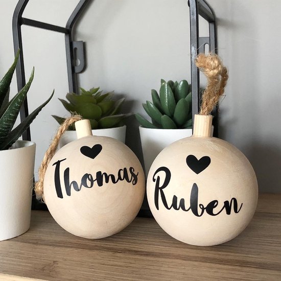 Kerstbal - Kerstbal met naam - houten kerstbal - houten kerstbal met naam - gepersonaliseerde kerstbal - hout van appel - houtvanappel