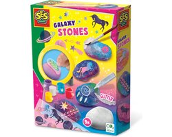 foto van SES - Galaxy - Stenen schilderen - mooie witte stenen - heldere verf - inclusief spons, rub on plaatjes en penselen - knutselen meisjes