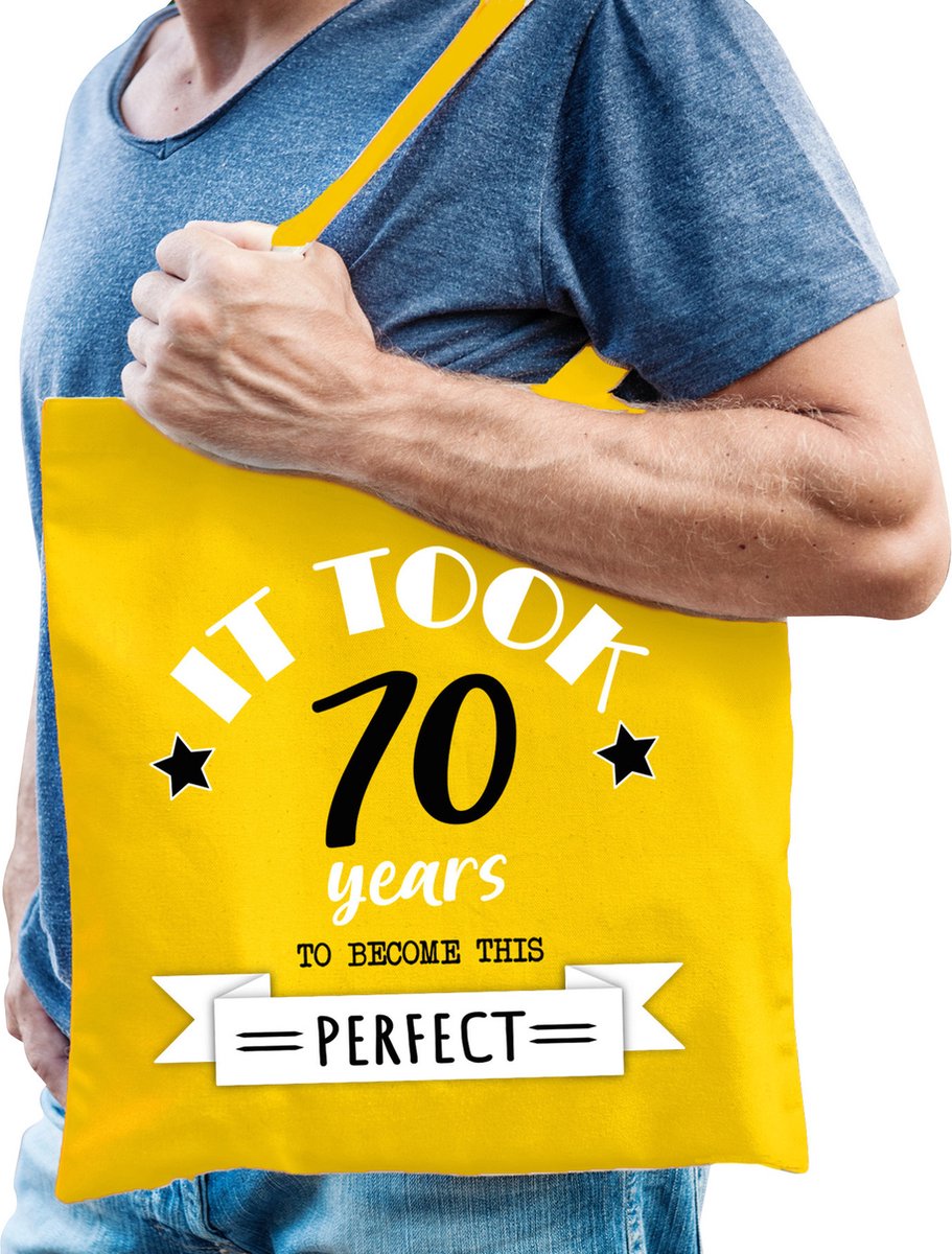 Bellatio Decorations cadeau tas heren - 70 en perfect - geel - katoen - 42 x 38 cm - zeventig