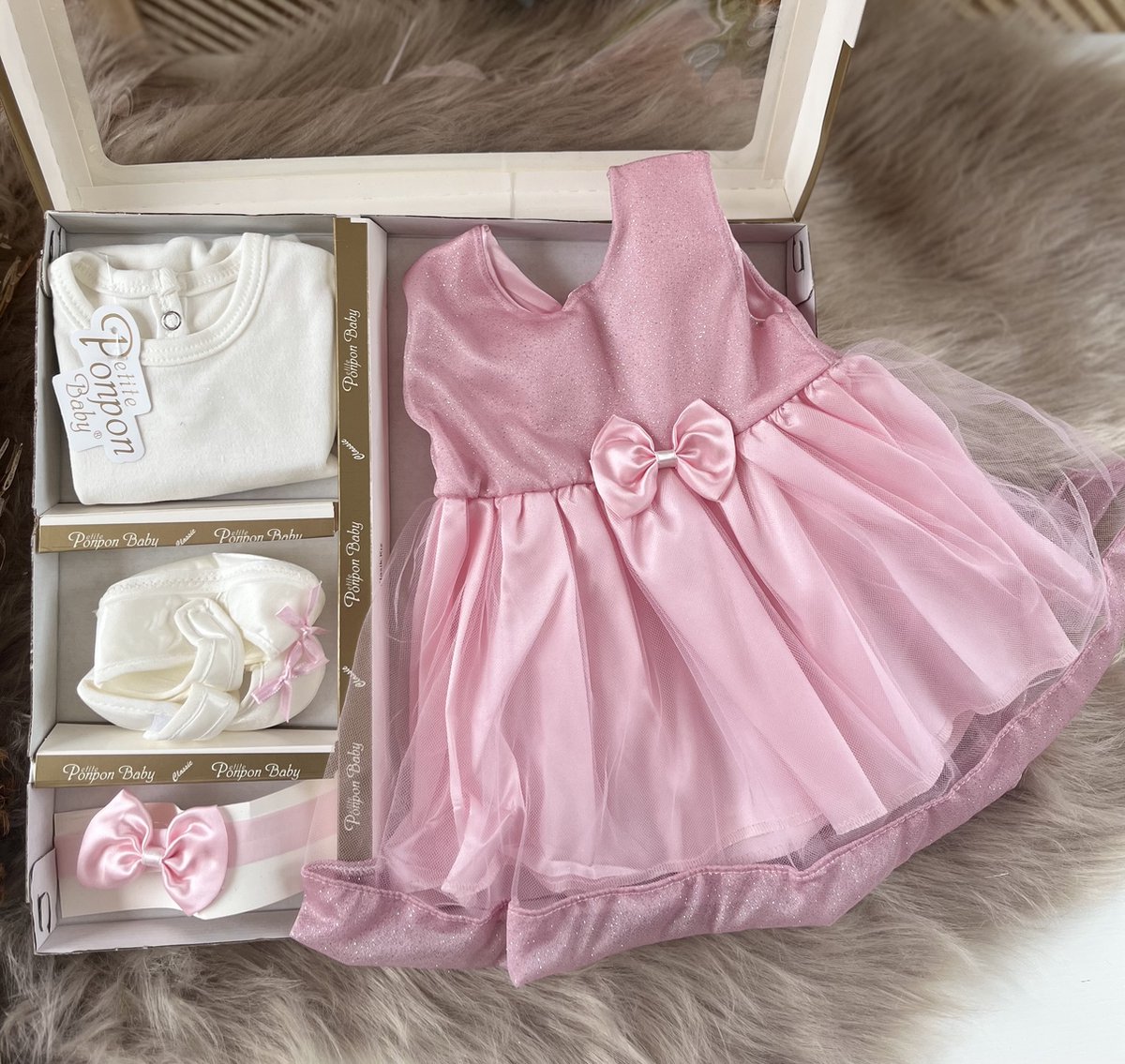 Goedkoopste luxe feestjurk-bruidsjurk-Baby jurk-tule jurk-doopjurk -doopkleedje-onderhemd-haarband-schoentjes- new born-geschenkset -geschenkdoos-kraamcadeau-fotoshoot newborn-doopsel-4 delige set-roze kleur-maat 56/62 (0 tem 3 maanden