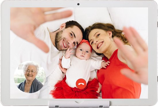 Familie met baby via videogesprek met oma.