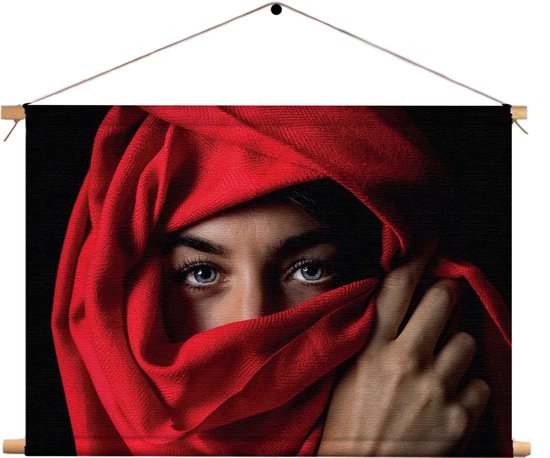 Textielposter Jonge Arabische Vrouw Met Rode Hoofddoek Rechthoek Horizontaal XXL (85 X 120 CM) - Wandkleed - Wanddoek - Wanddecoratie