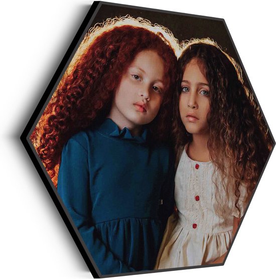 Akoestisch Schilderij Twee Jonge Meiden Met Krullend Haar Hexagon Basic L (100 X 86 CM) - Akoestisch paneel - Akoestische Panelen - Akoestische wanddecoratie - Akoestisch wandpaneel